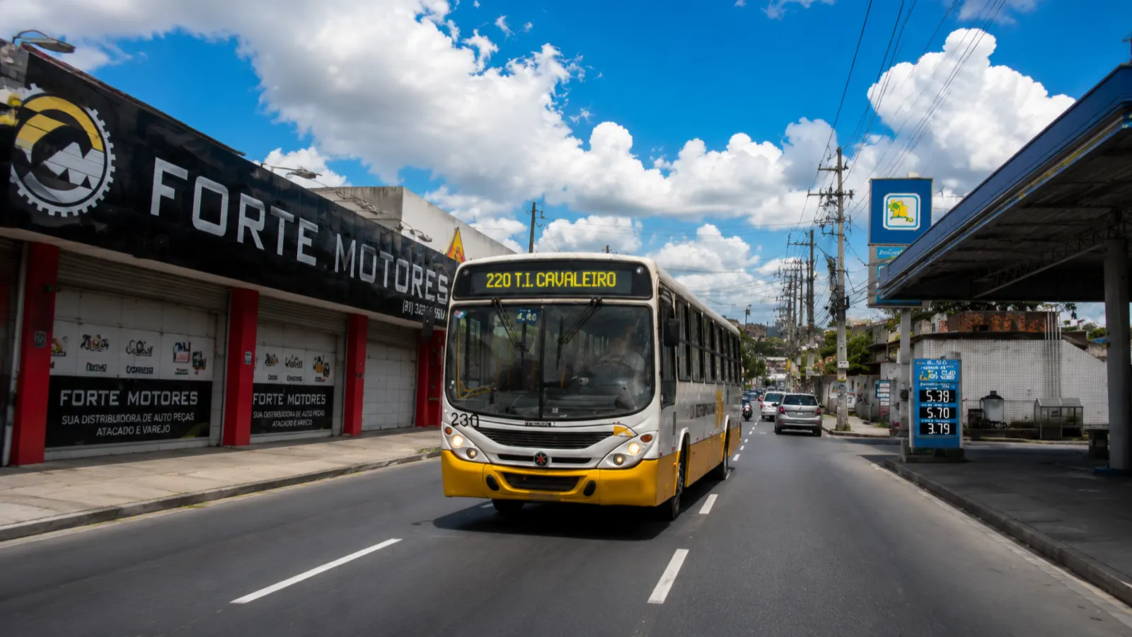 A avenida do Cavaleiro em foco, onde fica a Ótica Viver